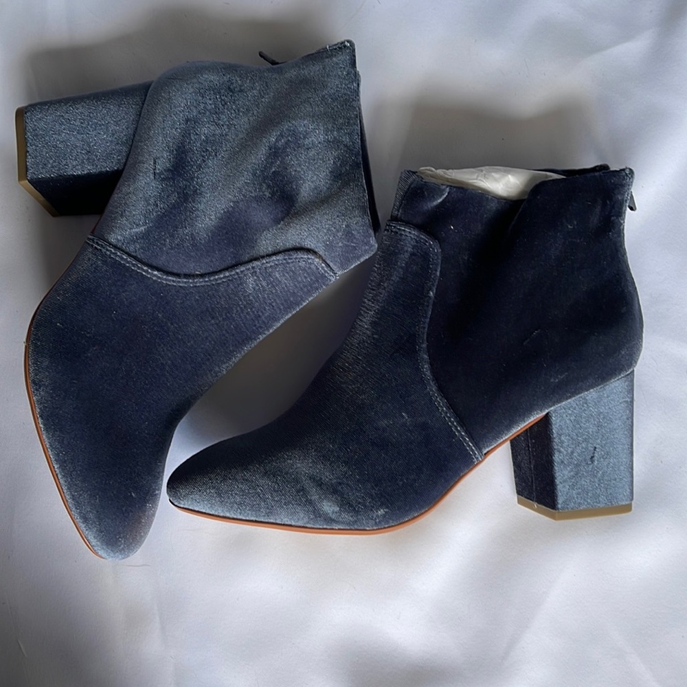 NWOT Loft faux suede blue ankle boots. Size 9.5